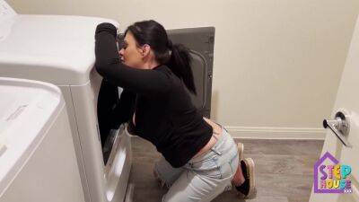 Big Ass Step Mom Stuck In The Washer Has To Make A Deal - upornia.com