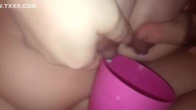 Young Mom Pours Milk From Boobs Into A Cup - upornia.com