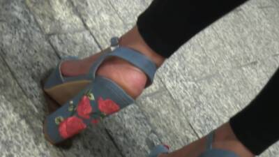 MILF, Hot Feet In High Heels - voyeurhit.com