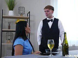 Waiter replace the MILF husband - pornoxo.com
