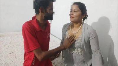 Desi India - Desi Indian Modern Milf Bhabhi Get Facial And Fucked By Pizza Delivery Boy - hclips.com - India