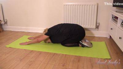 49yo Petite Blonde Milf Francescas Yoga Workout - Aunt Judys - hclips.com - Britain