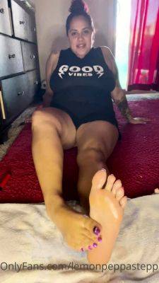 foot fetish - Kinky Erotic Milf In Amazing Foot Fetish Play - drtuber.com
