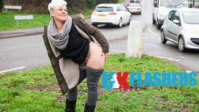 Short Hair British MILF Flashing and Pissing all Over Town for UK-Flashers - txxx.com - Britain