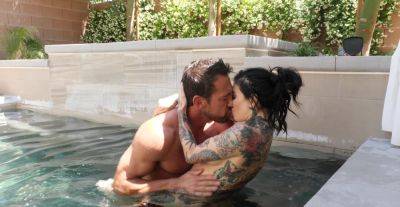 Inked MILF loudly fucked by the pool and left to swallow the big jizz - alphaporno.com